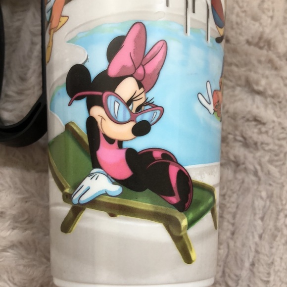 Minnie Mickey Pool scene Disney Parks Plastic Travel Mug Cup 16 oz EUC - Picture 12 of 16